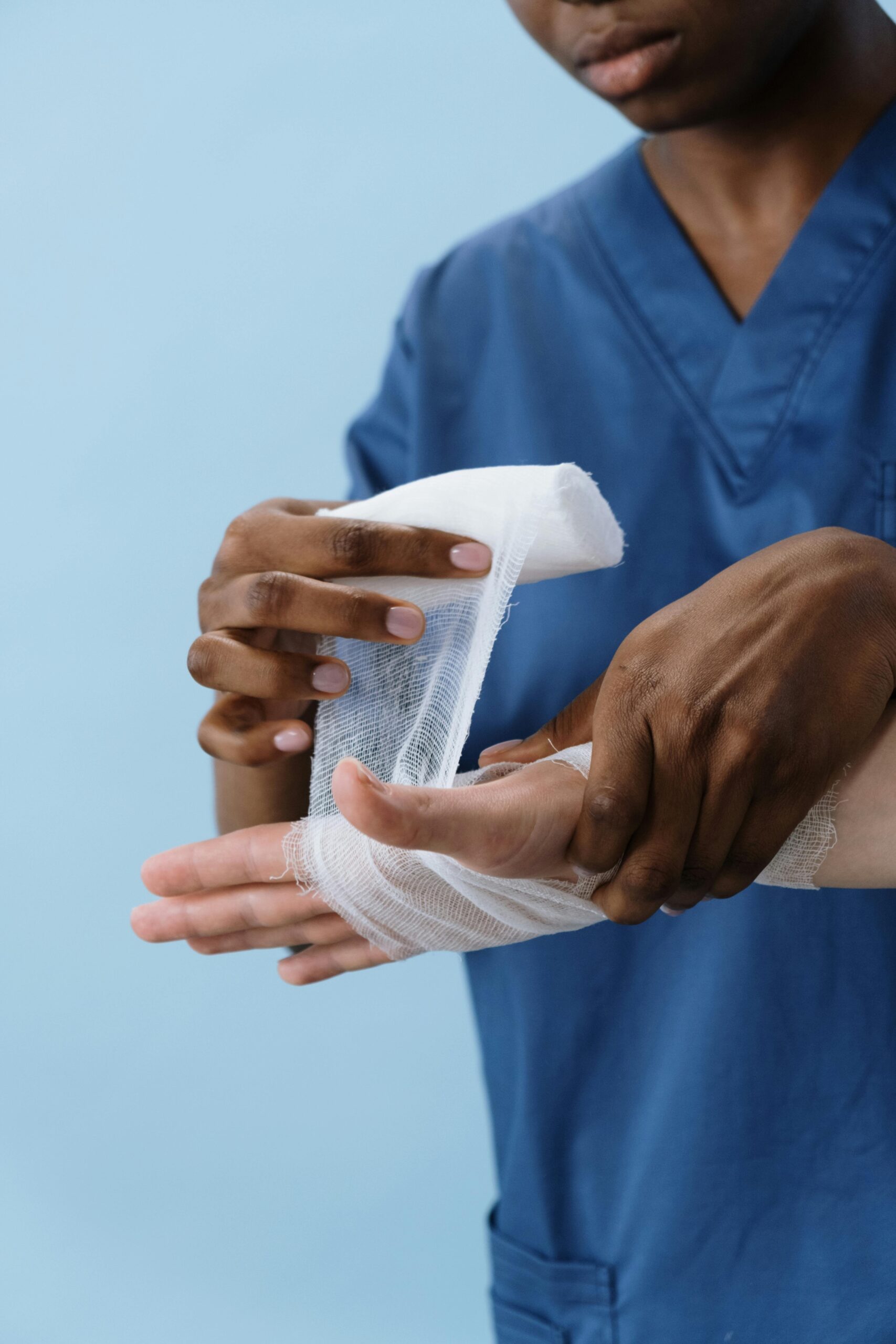 Funcionário Afastado pelo INSS no Condomínio: Direitos, Riscos e O Que o Síndico Deve Fazer